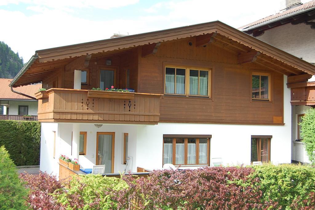Landhaus Alpenrose Mayrhofen Exterior photo